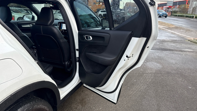 Volvo Xc40 1.5 T4 Recharge PHEV R DESIGN 5dr Auto Estate